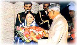 President of India R Venkararaman honouring Saroja